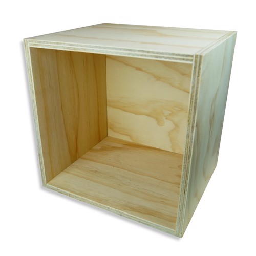 Holzkiste aus Kiefern Sperrholz. Hübsche Kiste für Regale