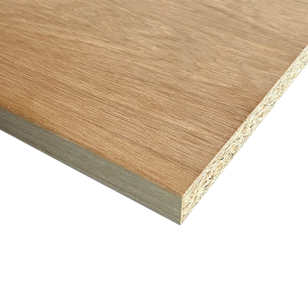 Furnierte Korpusplatte in Europäischer Eiche